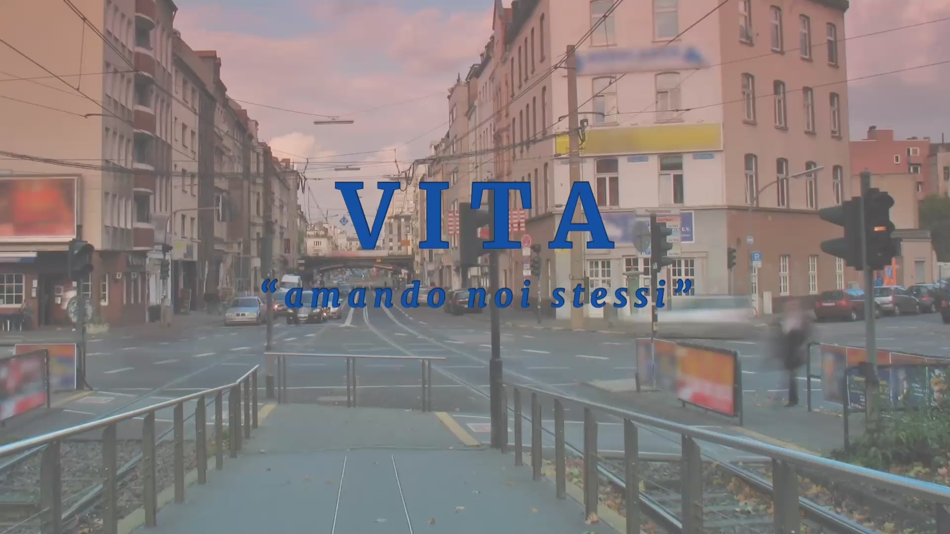 Carica il video: 